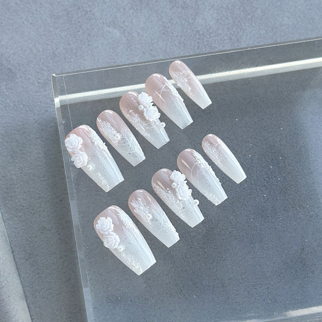 Elegant Floral Press-On Nail Set  1791774224