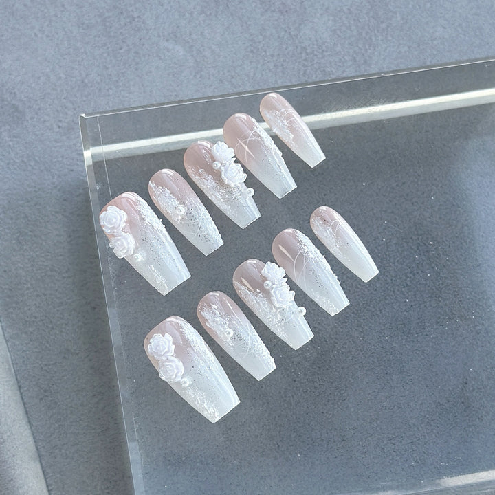 Elegant Floral Press-On Nail Set  1791774224