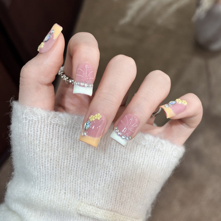 Decorative Floral Design Press-On Nails