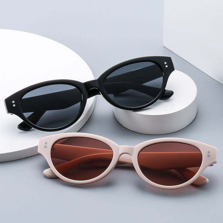 Retro-Inspired Luxurious Cat-Eye Sunglasses Stornfield