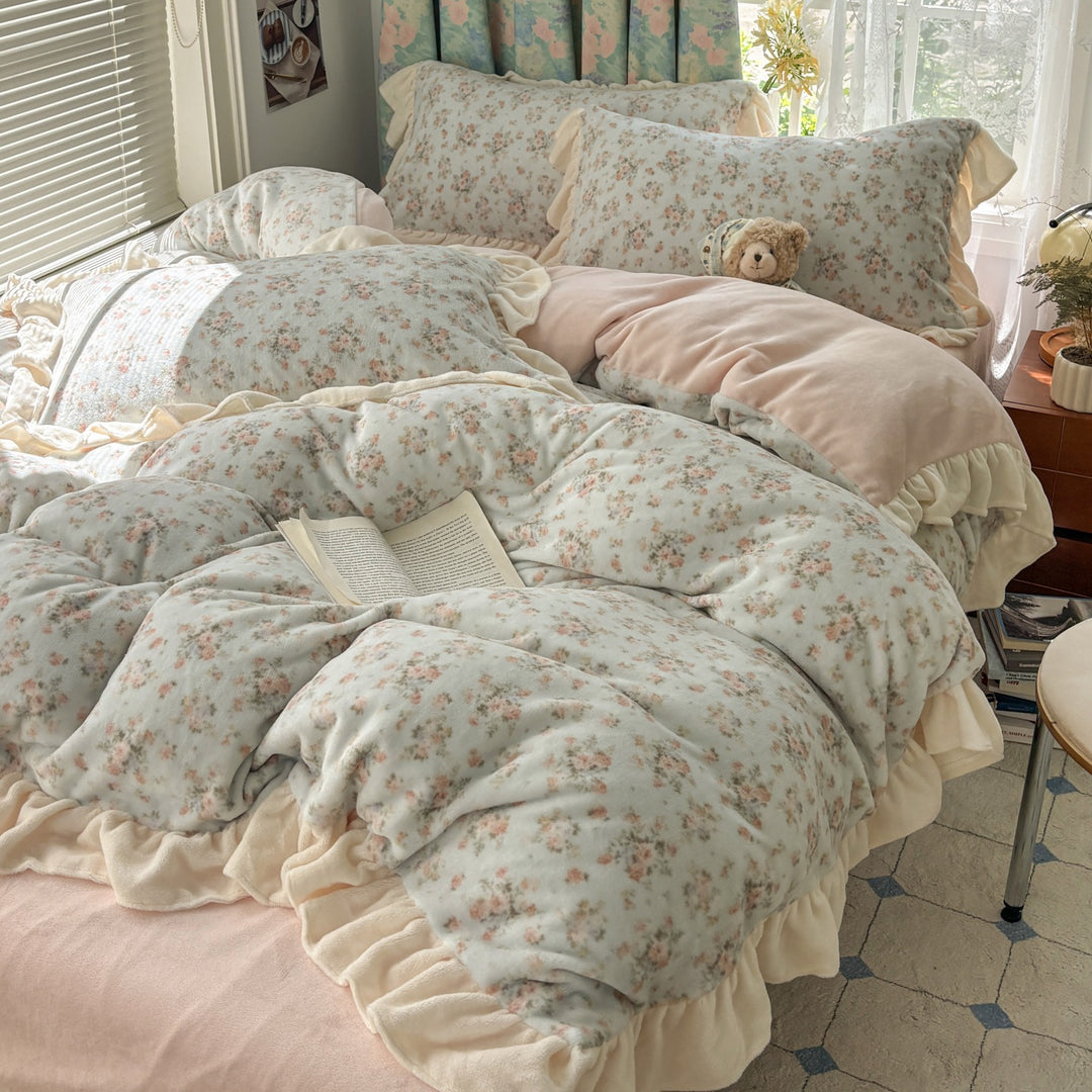 Floral Ruffled Plush Comforter Set