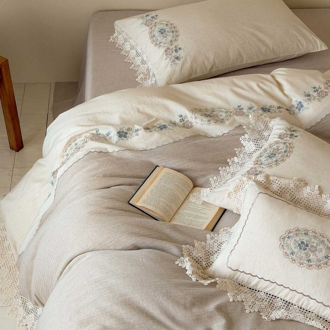 Romantic bedding set made of linen-cotton mix with lace trim and floral embroidery