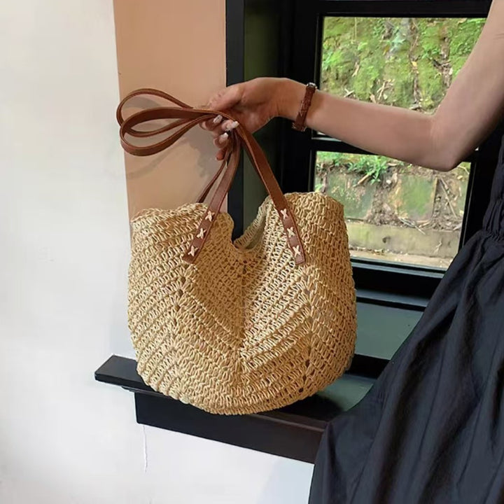 Beach bag with fashionable woven pattern and robust leather straps Stornfield