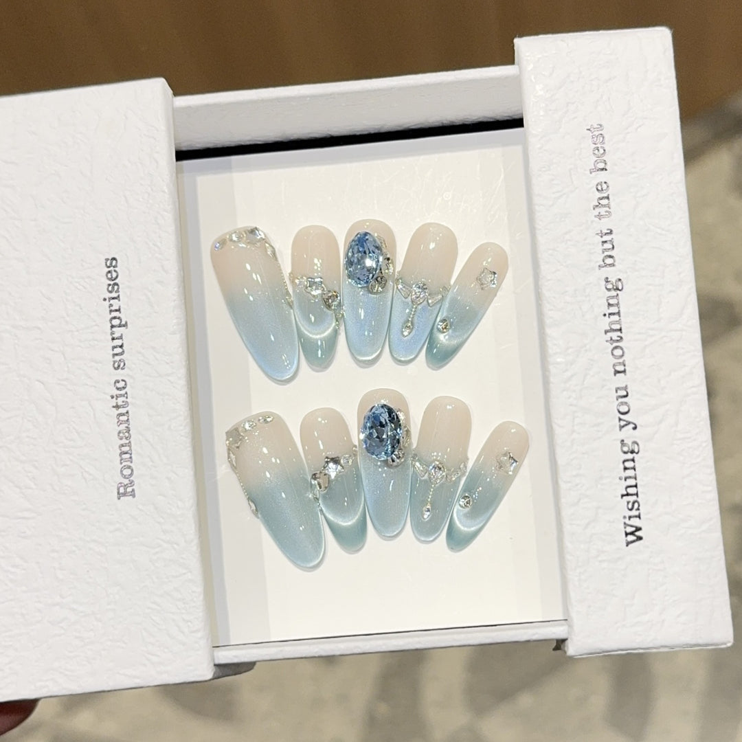 Nail set with Romantic Design and Glitter Elements Stornfield