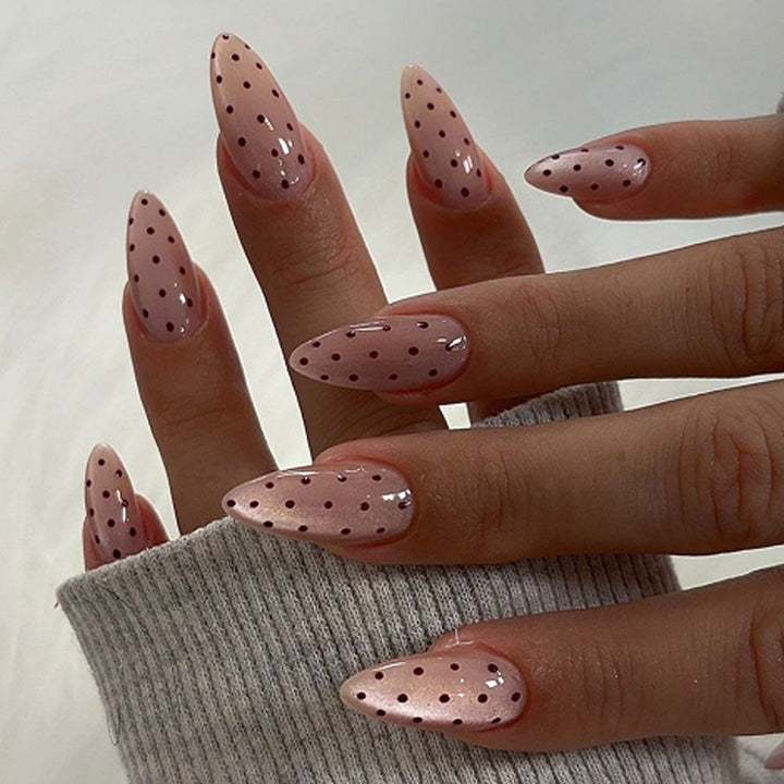 Artificial nail with polka dots Stornfield