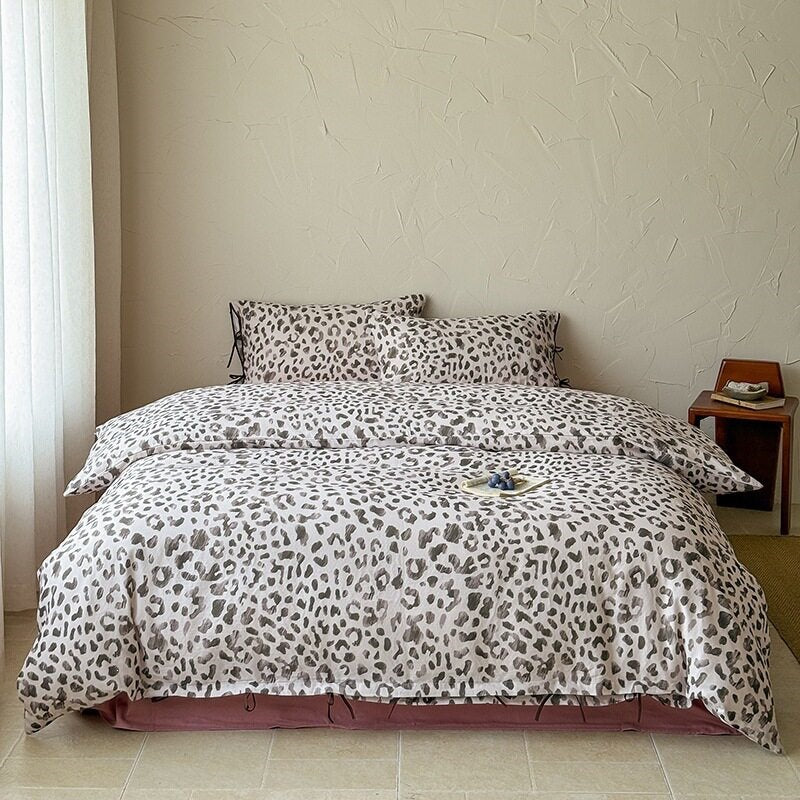 Finely woven cotton bedding set with delicate floral print and decorative ties