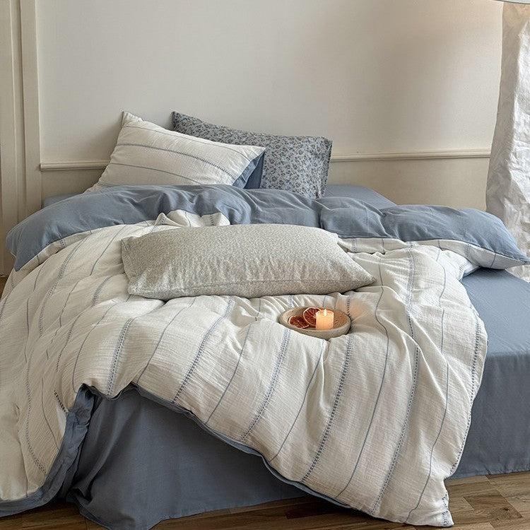 Light bedding set made of cotton gauze with reversible function and quilted blanket