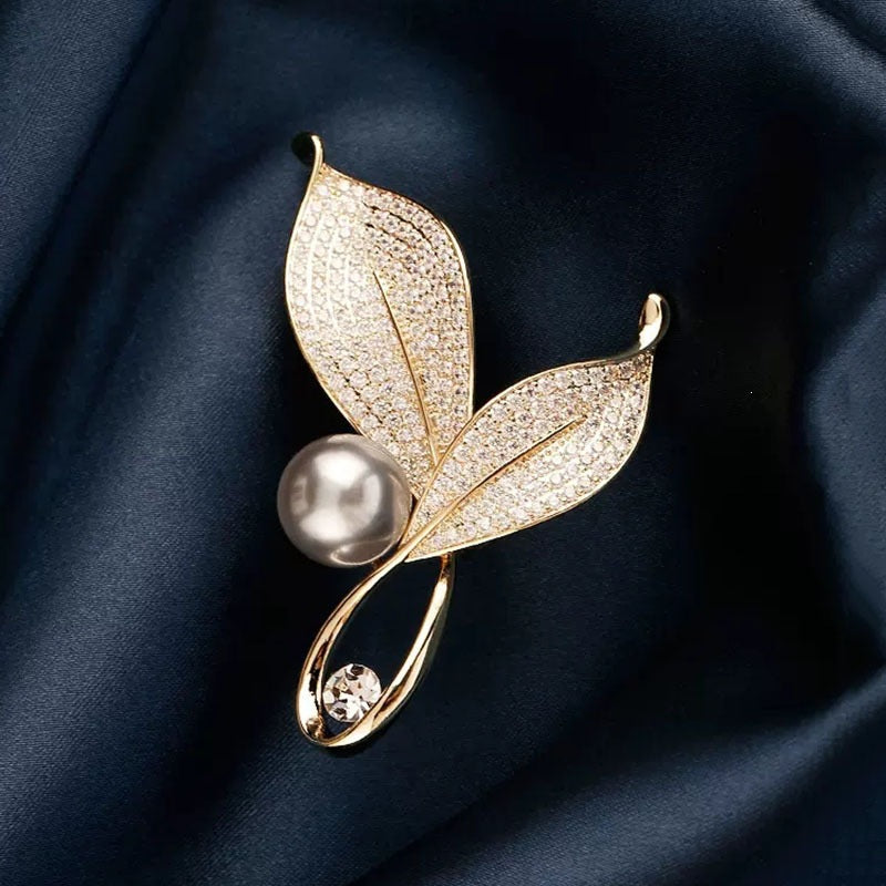Elegant and Glamorous Brooch with Pearls and Crystals Stornfield