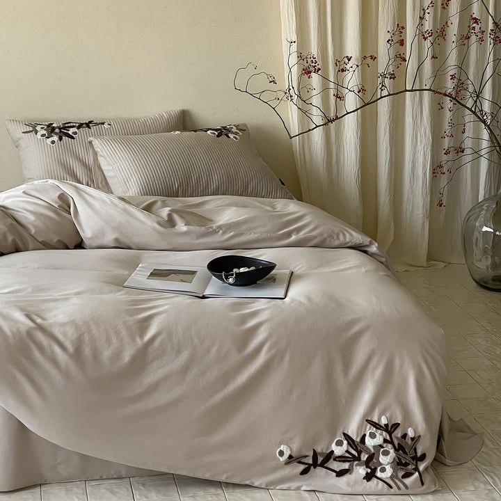 Quilted Ribbed Pillow Sham & Embroidered Duvet Cover Set