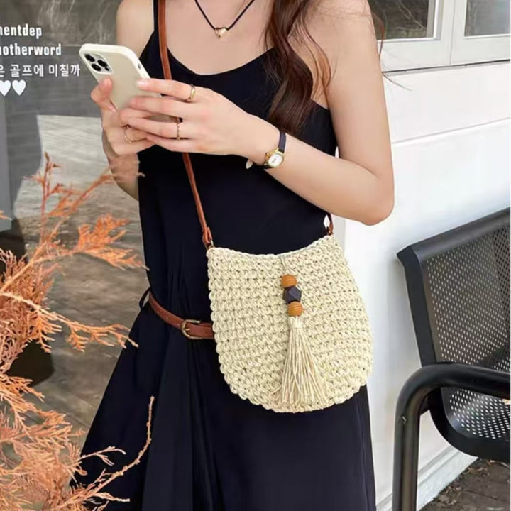Handwoven shoulder bag with tassels and wooden details Stornfield