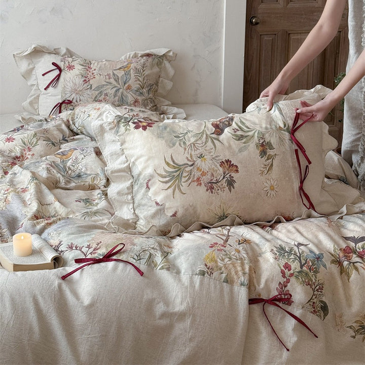 Bedding set with floral vintage linen look, ruffled pillow and bow tie