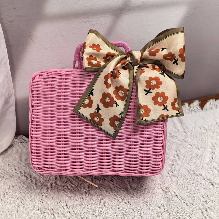 Women elegant handbag made of woven material Stornfield