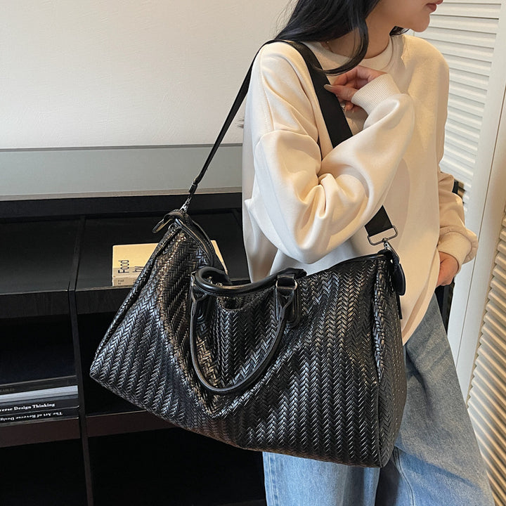 Noble and Durable Travel Bag in Modern Wave Pattern Stornfield