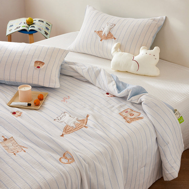 Lightweight children's bedding set with embroidered animal appliqués and fine quilted texture