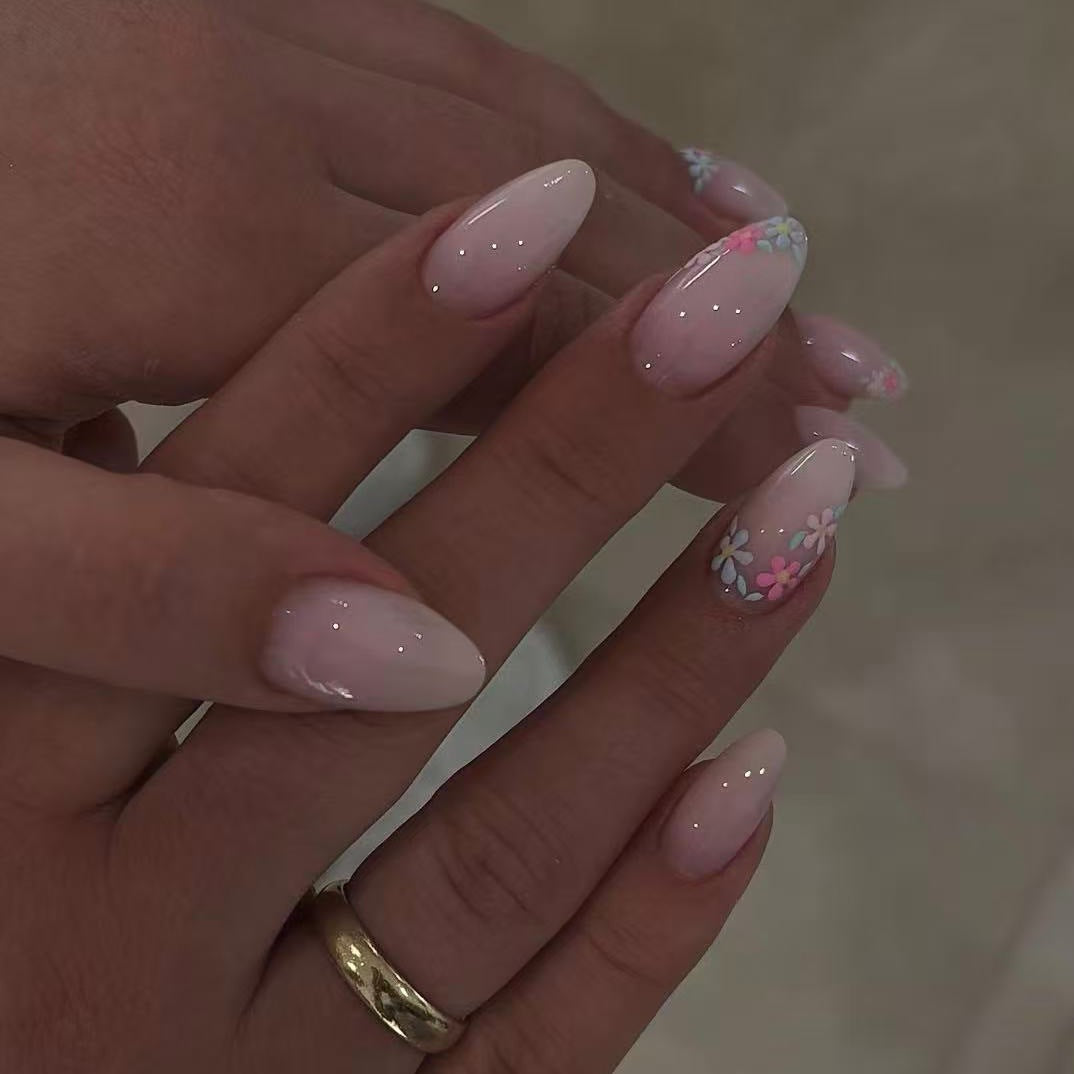 Artificial nail set with delicate floral pattern and glossy finish Stornfield
