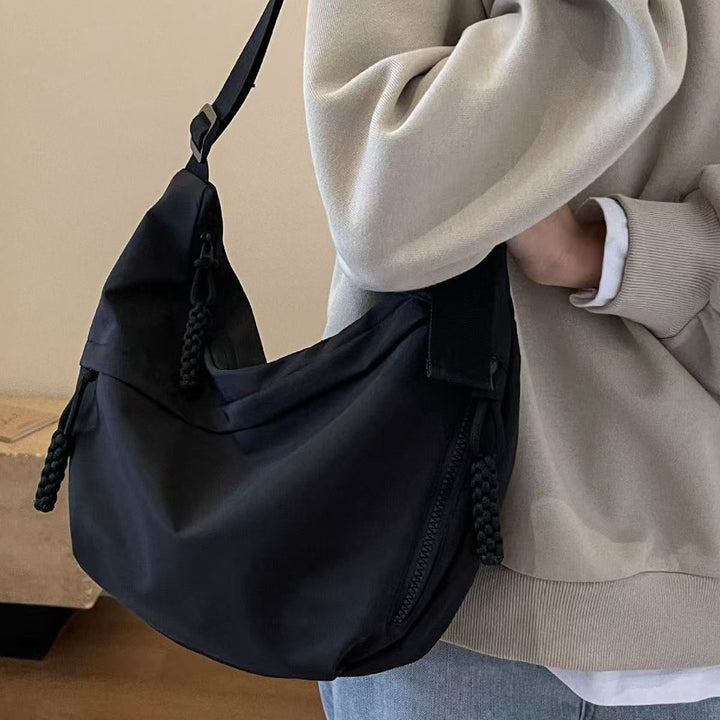 Practical shoulder bag with innovative carrying system Stornfield