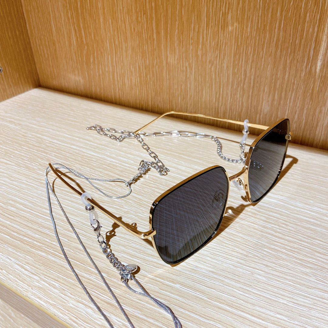 Fashionable sunglasses with luxurious chain strap Stornfield