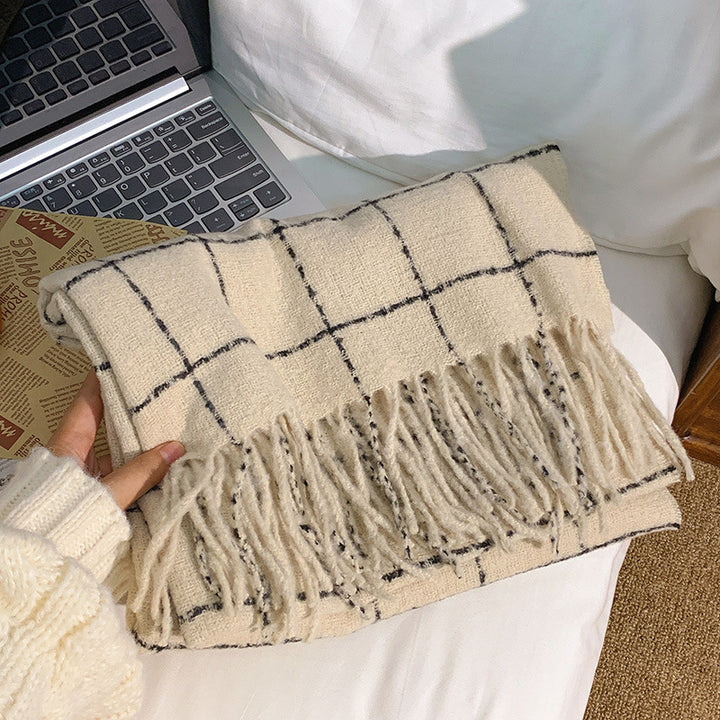 Cozy and Stylish Blanket with Fringes Stornfield