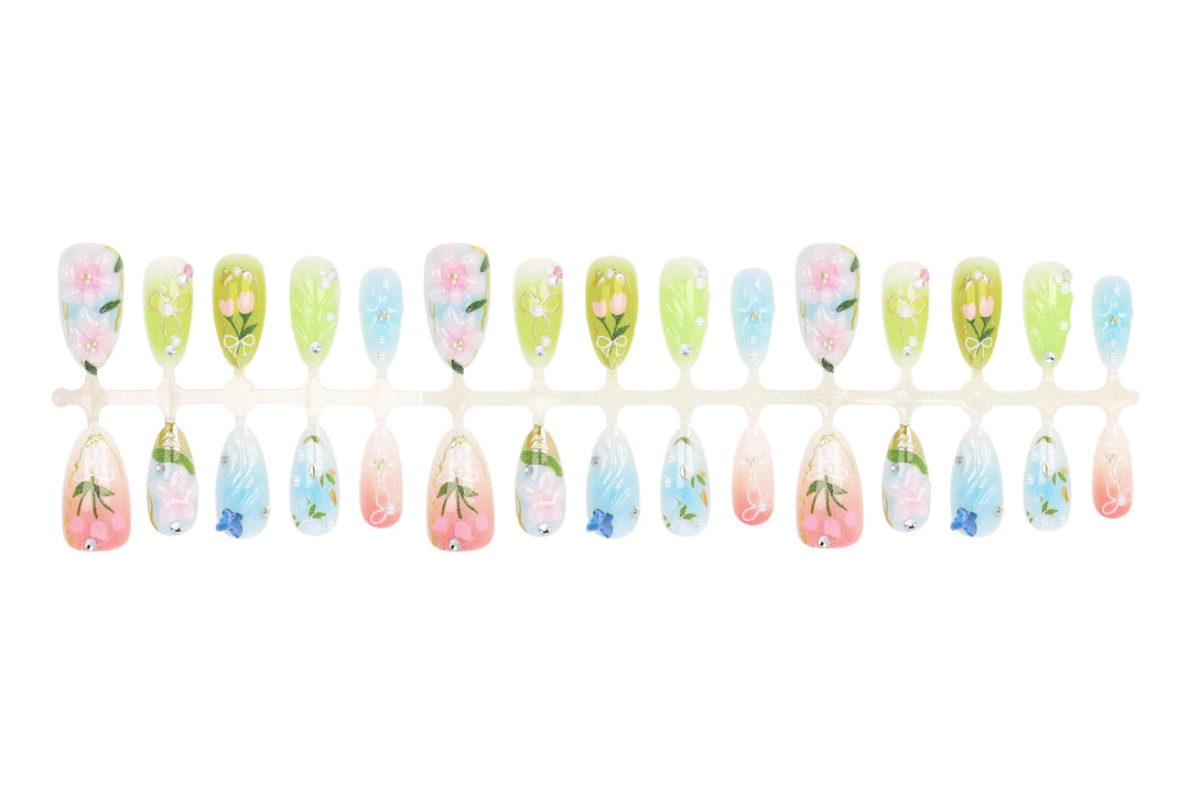Artificial nail set with elegant, handcrafted flower patterns Stornfield