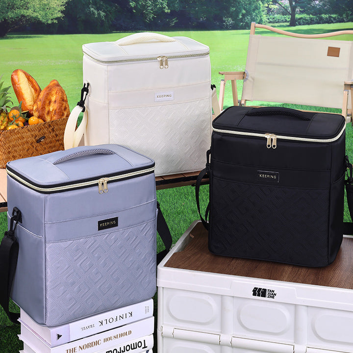 Cooler bag with insulating interior and practical carrying system Stornfield