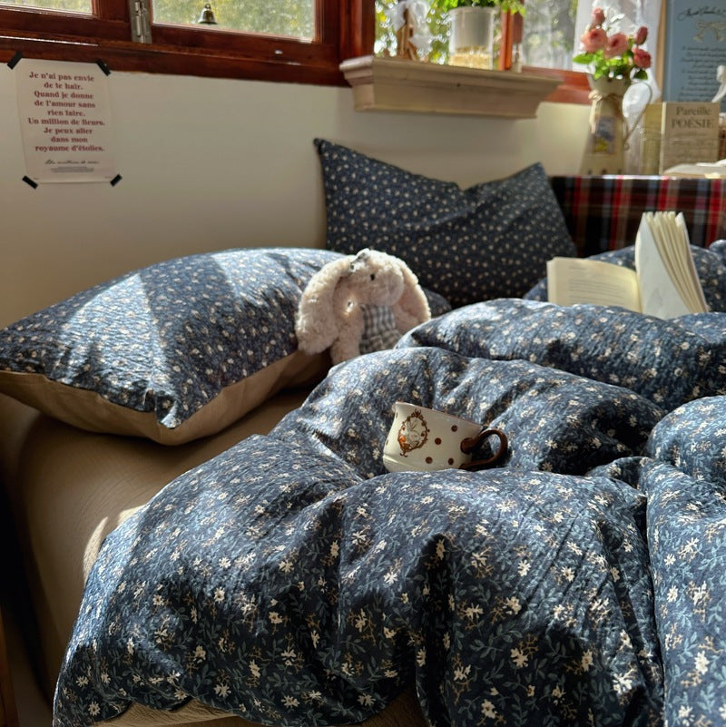 Floral Patterned Quilted Bedding Set