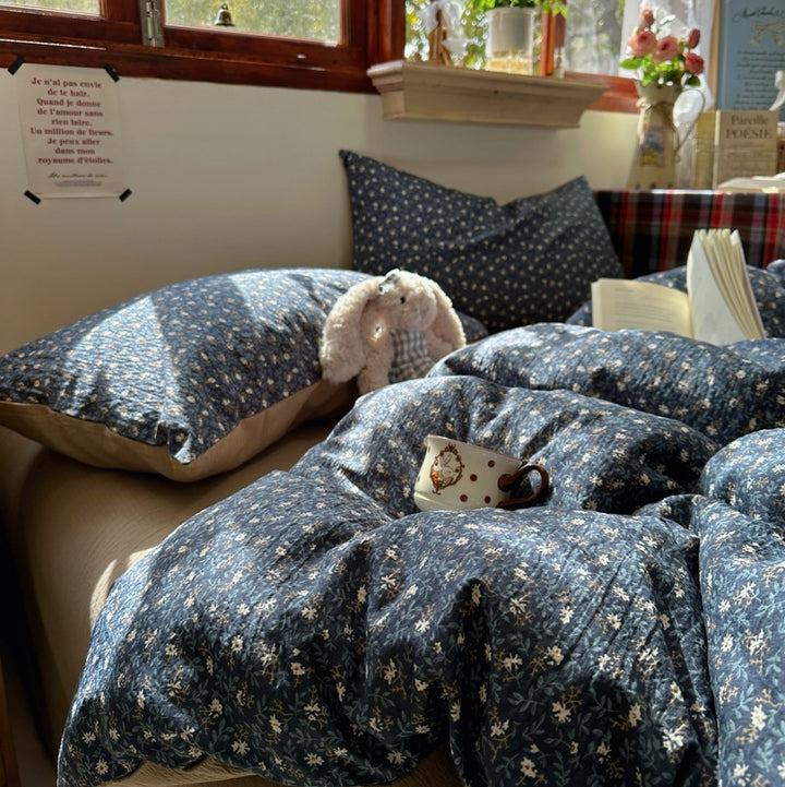 Floral Patterned Quilted Bedding Set