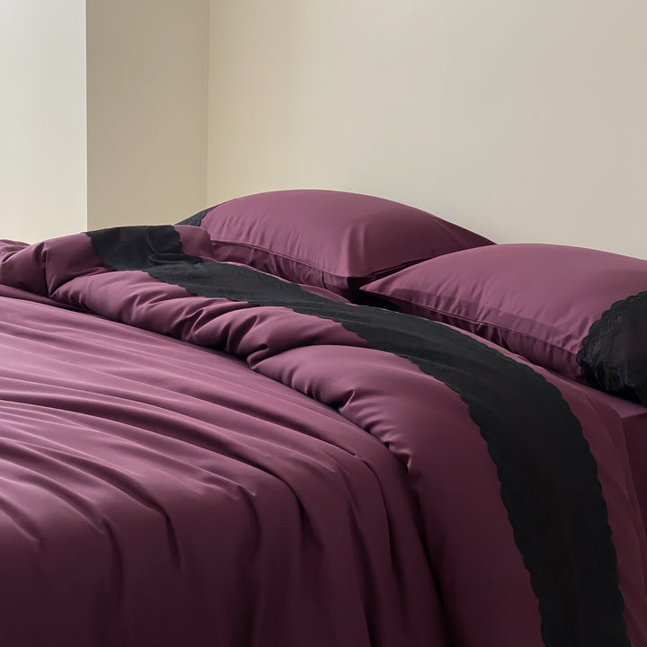 Noble hotel-quality bed linen set with contrasted wave border