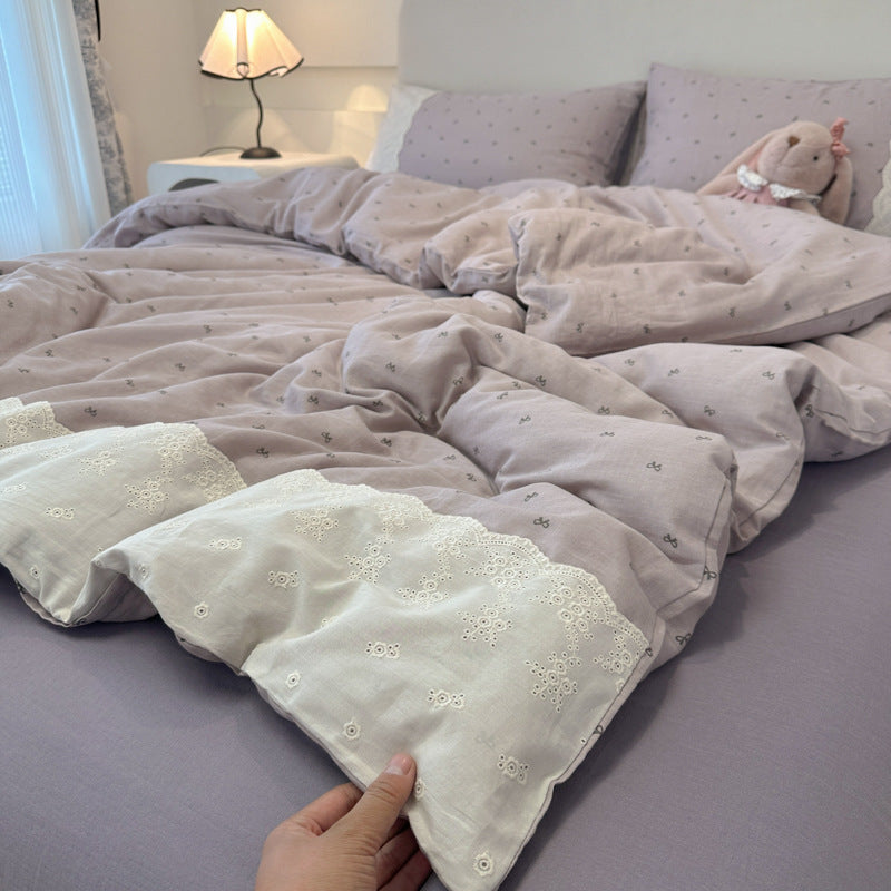 Elegant Bow Patterned Quilt Set