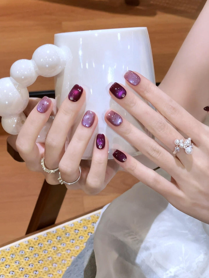 Artificial Nail Set with Modern Gradient and Glitter Effects Stornfield