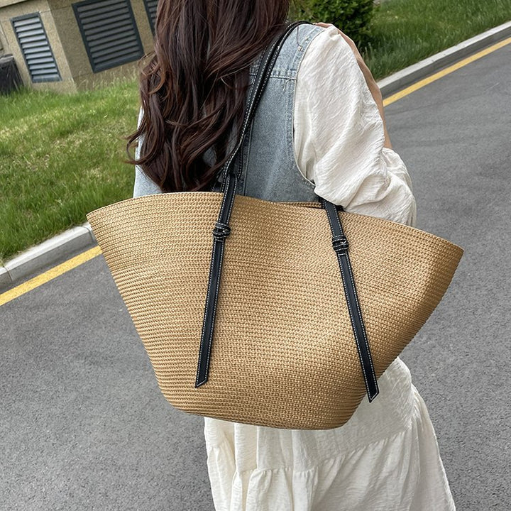 Elegant Beach Bag Made of Woven Natural Material with Leather Accents Stornfield