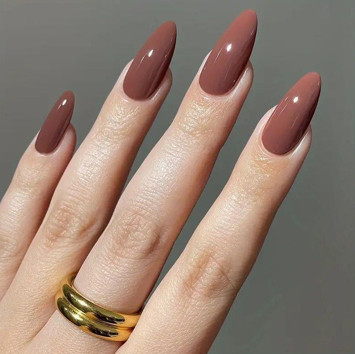 Elegant Almond-Shaped Nail Extensions Stornfield