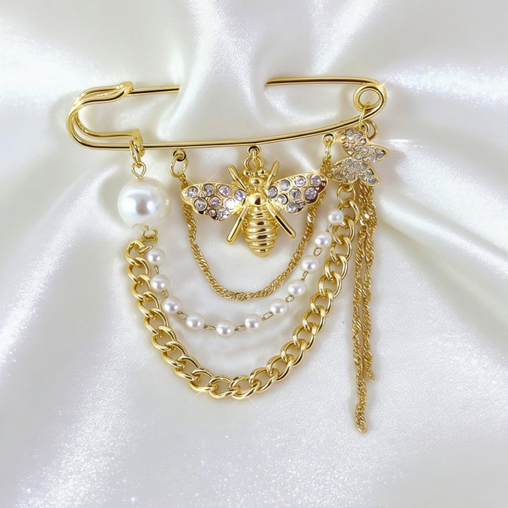 Elegant safety pin with pearls and crystals Stornfield