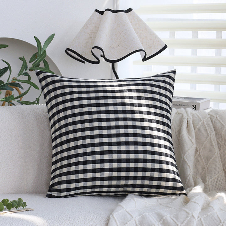 Decorative pillow with stripe pattern