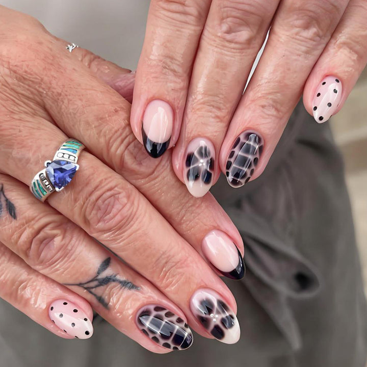 Artificial nail set with modern graphic design and elegant accents Stornfield