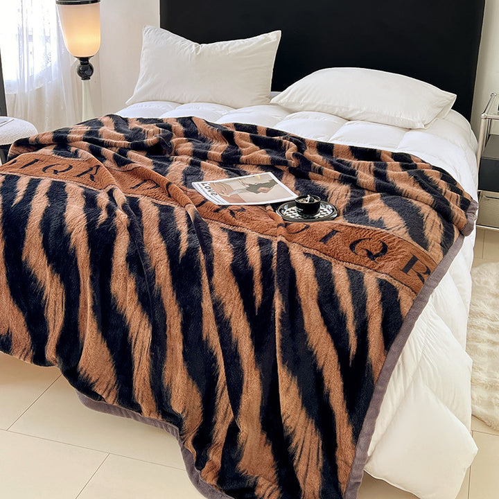 Extra soft microfiber living room blanket with wave pattern and velvet piping