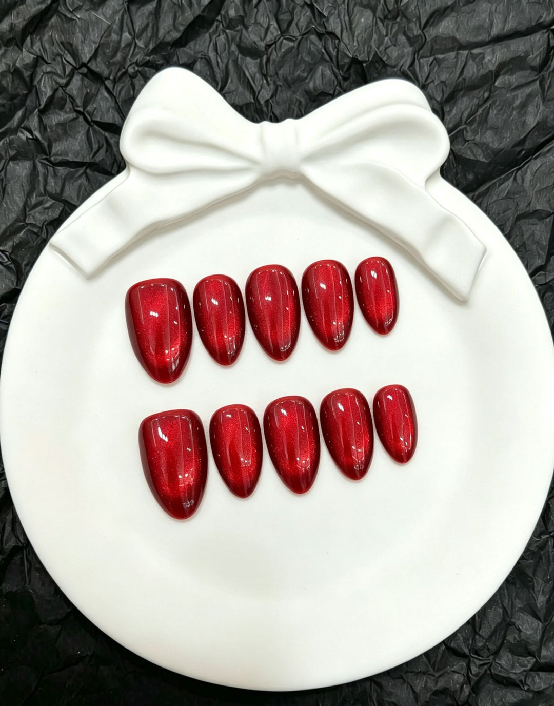 Premium Press-On Nail Art Set with Glittering Finish