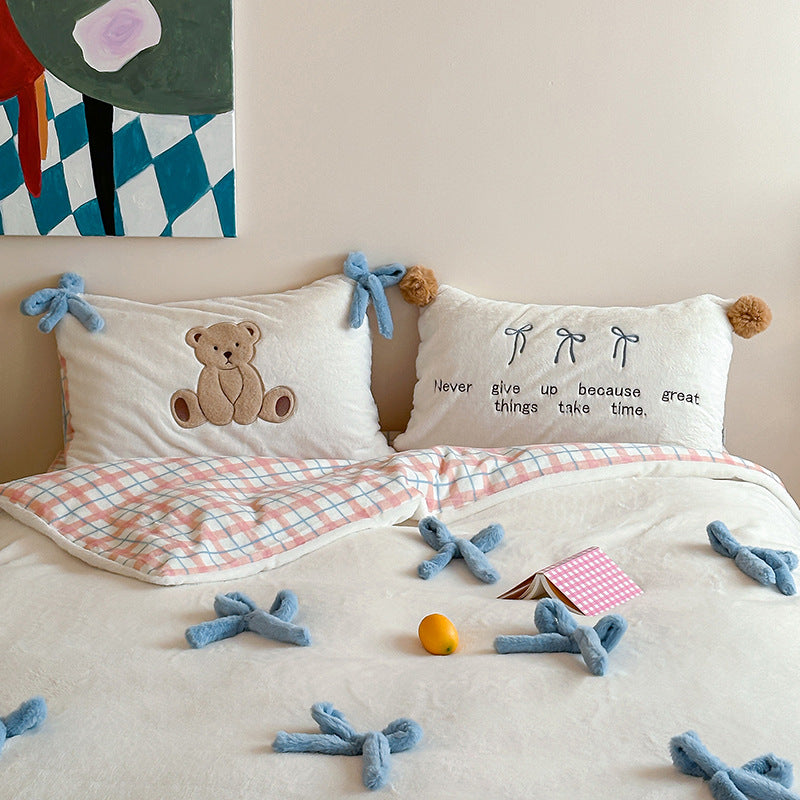 Cozy bedding set made of microfleece with 3D bows and reversible cover
