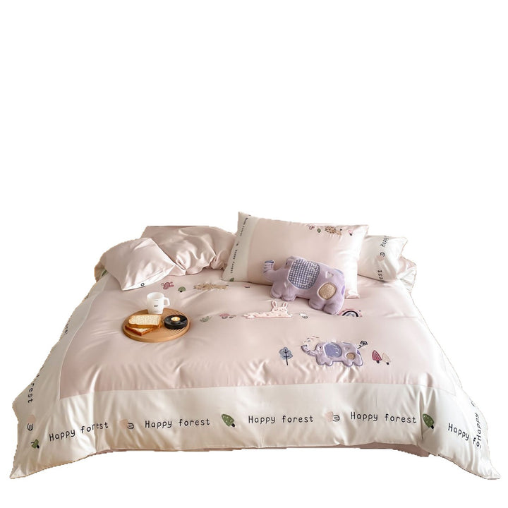 Playful children's bedding set in satin look with 3D elephant appliqués and happy forest print