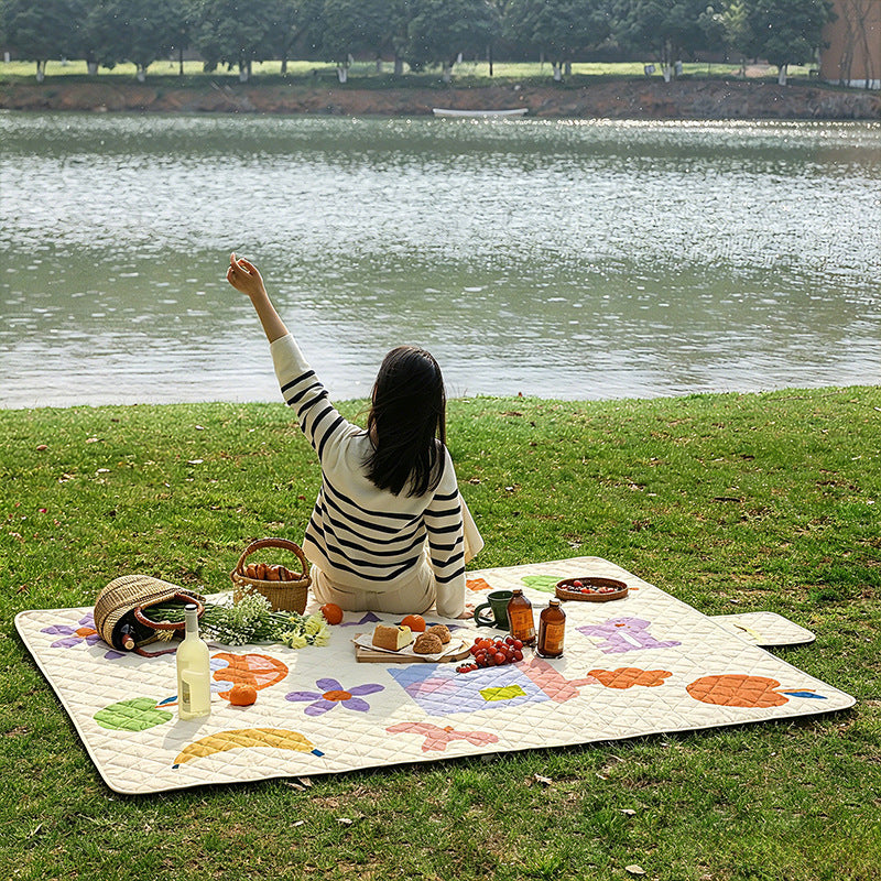 Insulated outdoor picnic blanket with quilting, water-repellent back and carry flap Stornfield