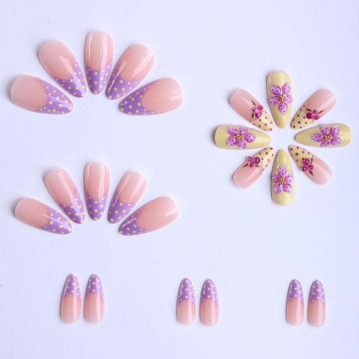 Artificial fingernails with floral design and glitter accents Stornfield