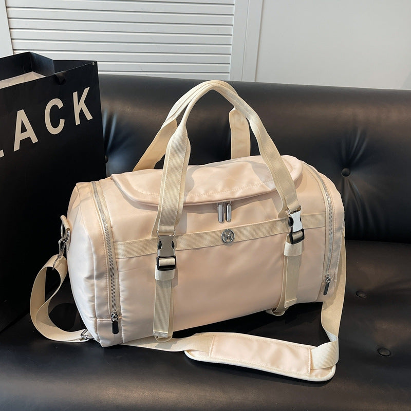 Sporty travel bag with adjustable shoulder strap and several compartments Stornfield
