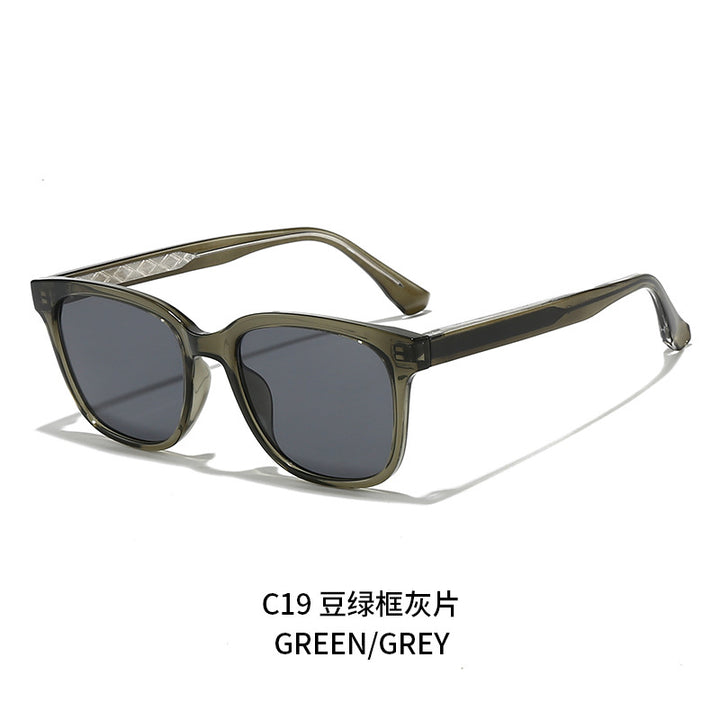 Women Retro-inspired Sunglasses with protected UV filter and sturdy frame Stornfield