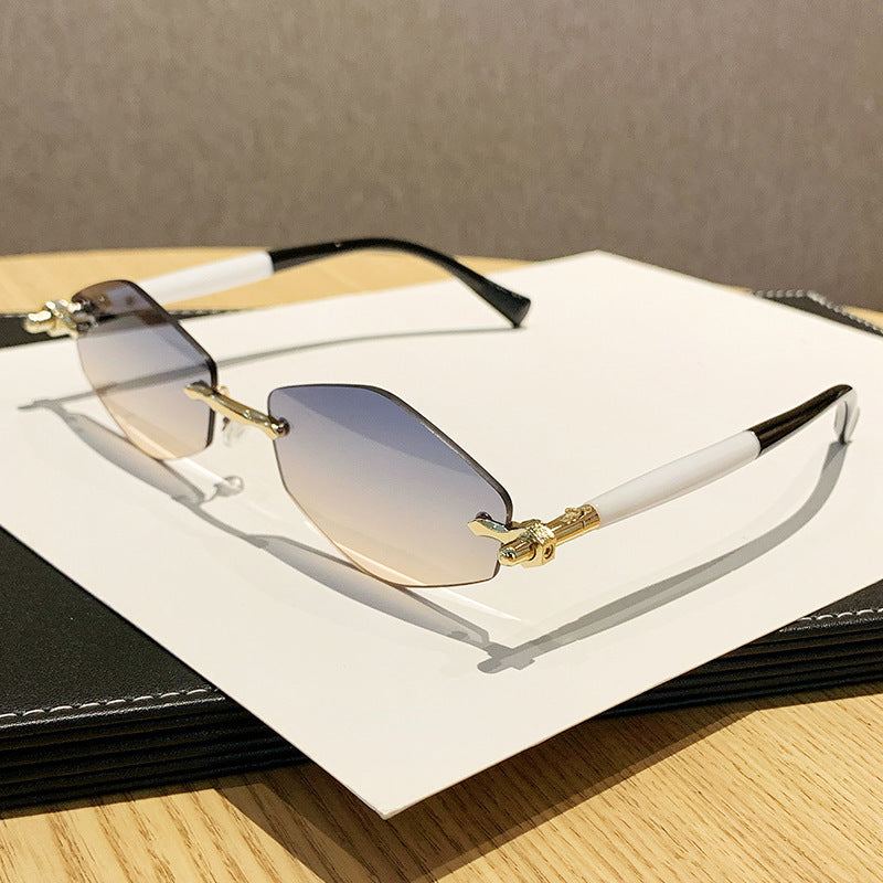 Women's futuristic sunglasses with oversized rectangular frame Stornfield