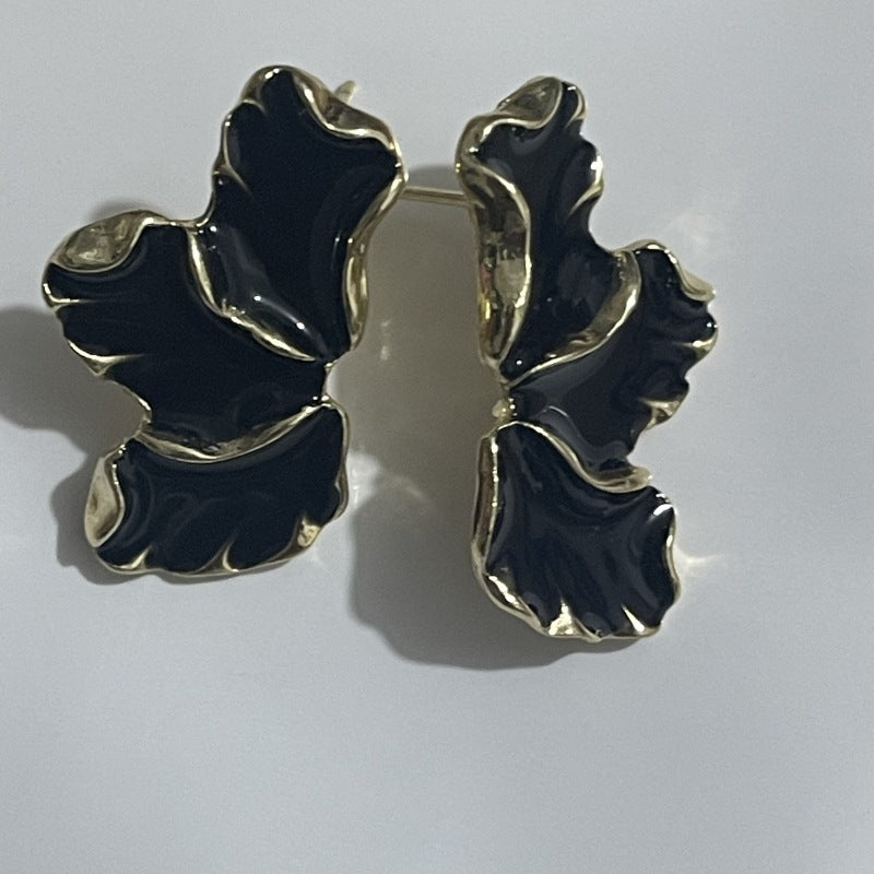Fashionable earrings with feminine leaf design Stornfield