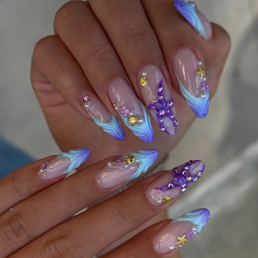 Artificial nails with maritime motifs and glitter accents Stornfield