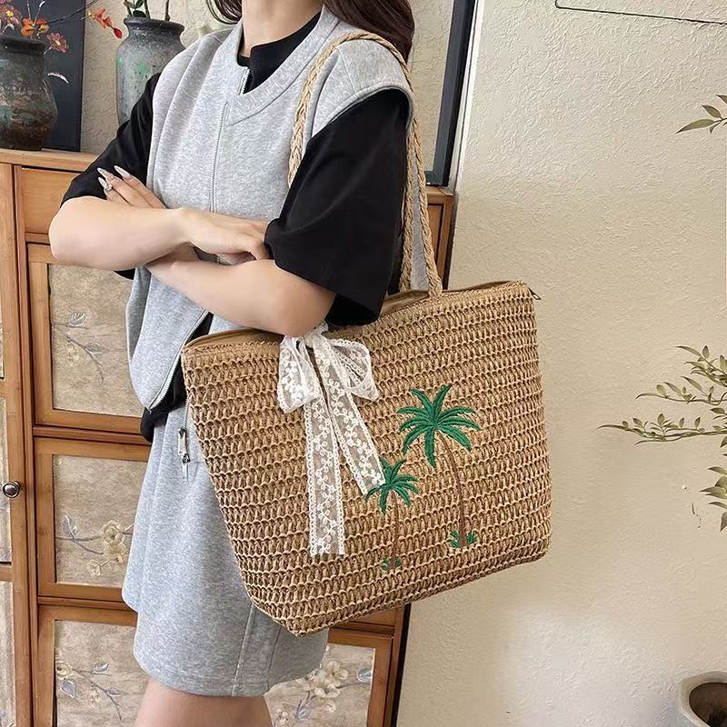 Summer basket bag with palm pattern Stornfield