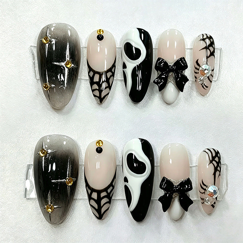 Halloween-style artificial nails Stornfield