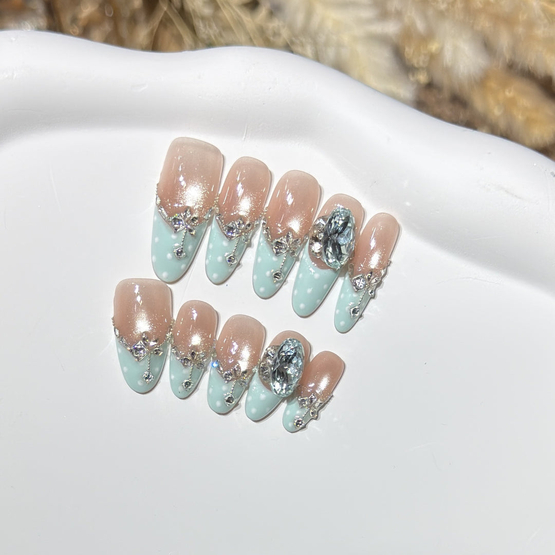 Elegant Decorative Press-On Nail Set with Gemstone Accents Stornfield