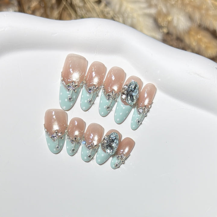 Elegant Decorative Press-On Nail Set with Gemstone Accents Stornfield