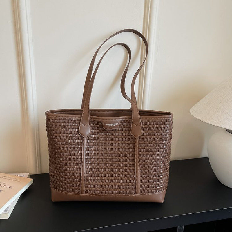 Fashionable tote bag with textured design Stornfield